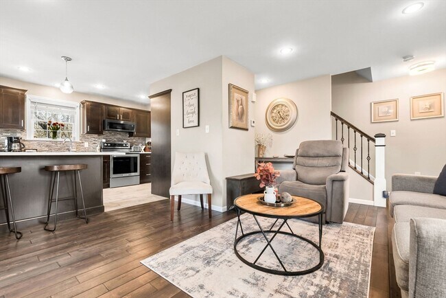 Building Photo - 98 Poplar St