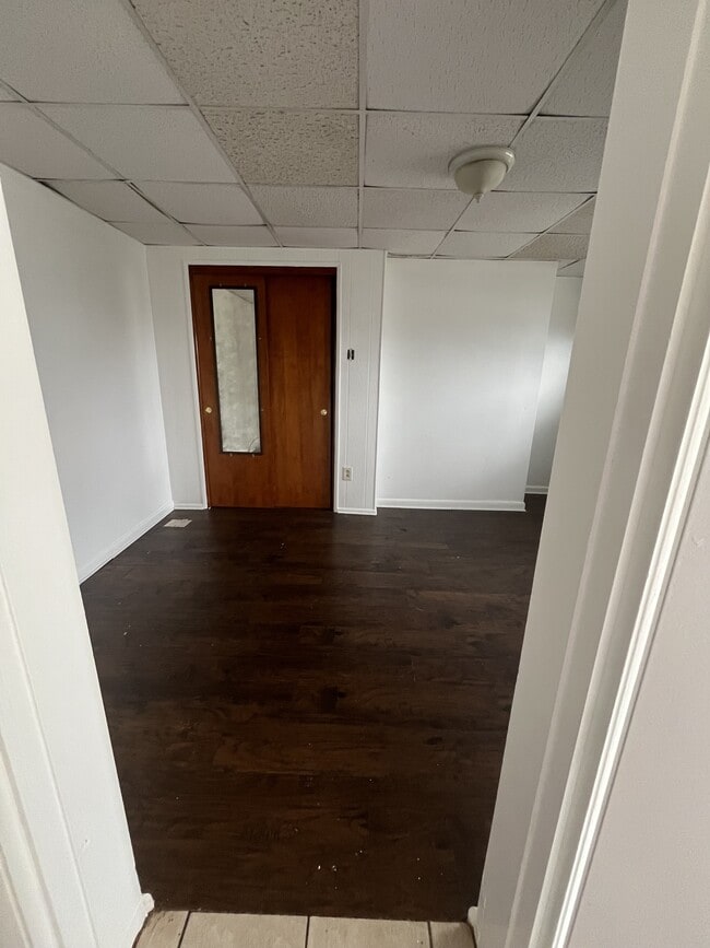 Building Photo - 2402 Cobden St