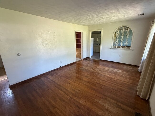 Building Photo - 3114 Lakeland Rd