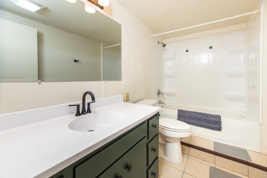 Bathroom - 318 Saint Onge St