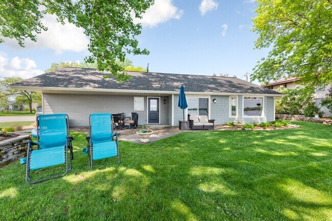 Building Photo - 21253 Lake George Blvd