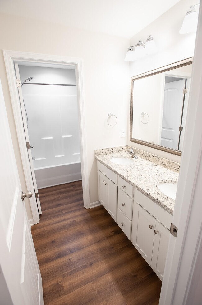 Building Photo - 220 Carvel Trl