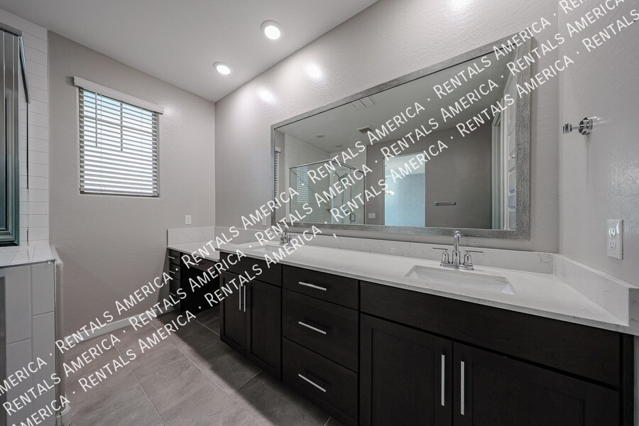 Building Photo - 1026 E Weatherby Way