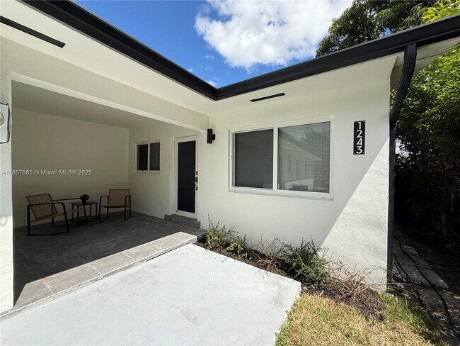 Primary Photo - 1243 NW 25th St