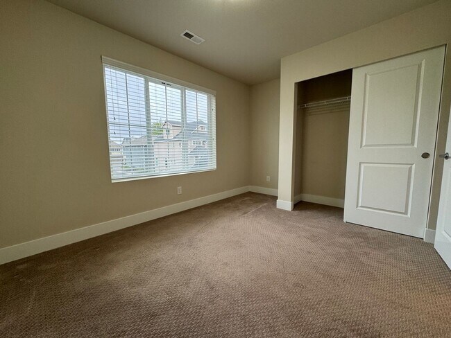 Building Photo - Gorgeous 4BR, 3.5BA Gem in Kingstone Community, Lynnwood,