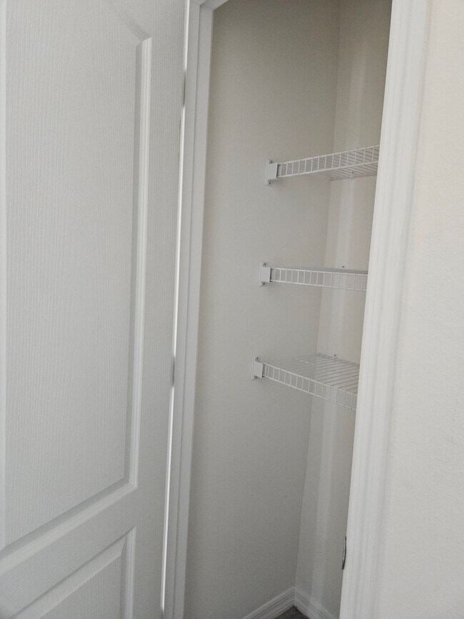 Building Photo - 3 BEDROOM 2 1/2 BATH TOWN HOME COMING SOON