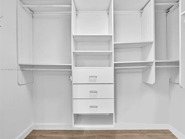 Building Photo - 3370 Hidden Bay Dr