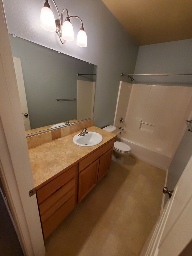 Building Photo - 5991 Blue River Dr SE