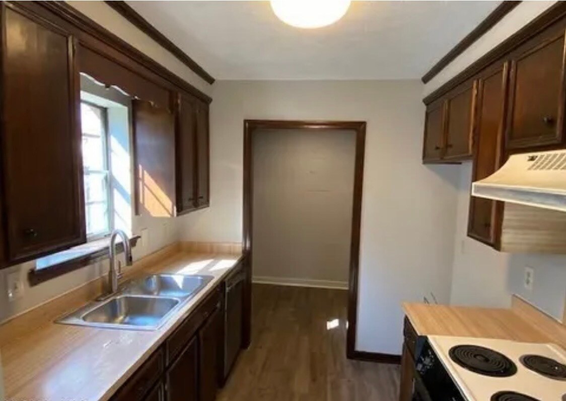 Building Photo - 2437B River Oaks Blvd