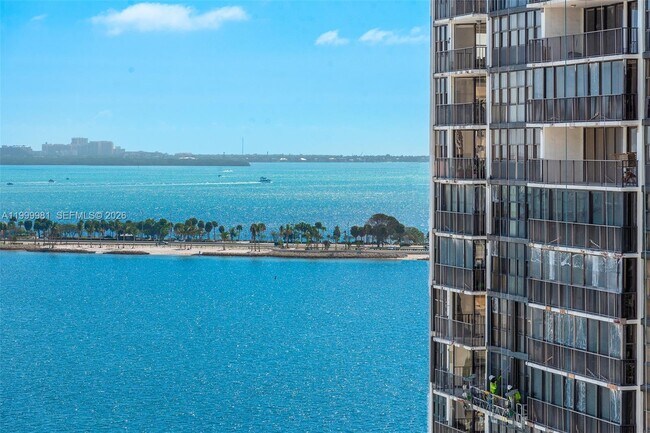 Building Photo - 1915 Brickell Ave