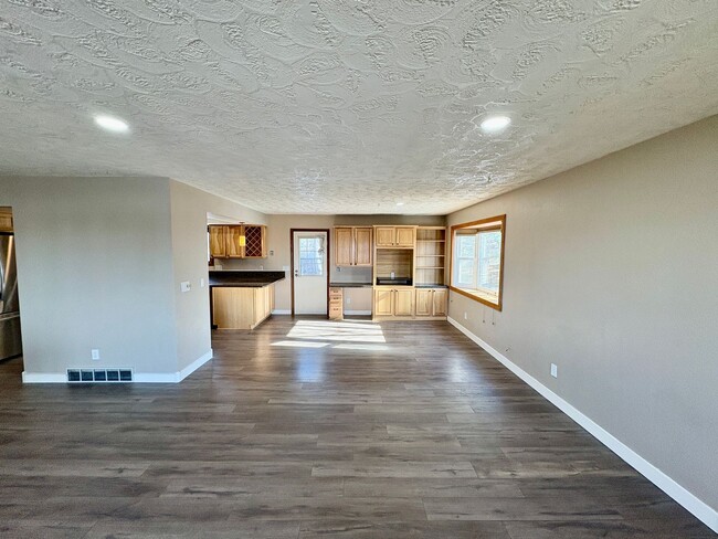 Building Photo - Large 3 bedroom house in the Heights! (Items will be removed)