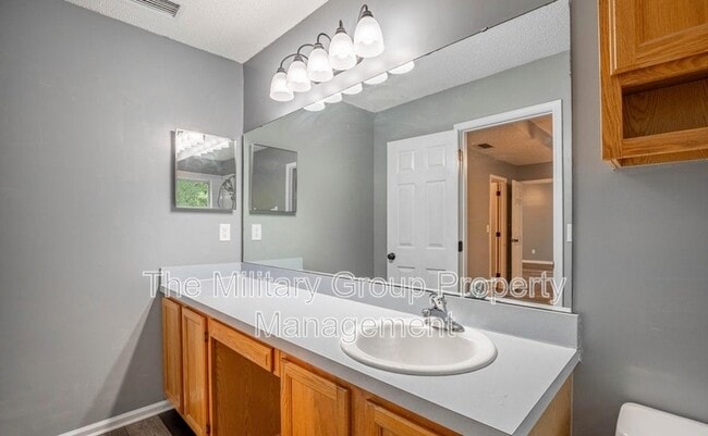 Building Photo - 3390 Millcrest Pl