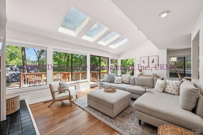 Building Photo - Retreat Like Home with Recent Upgrades Thr...