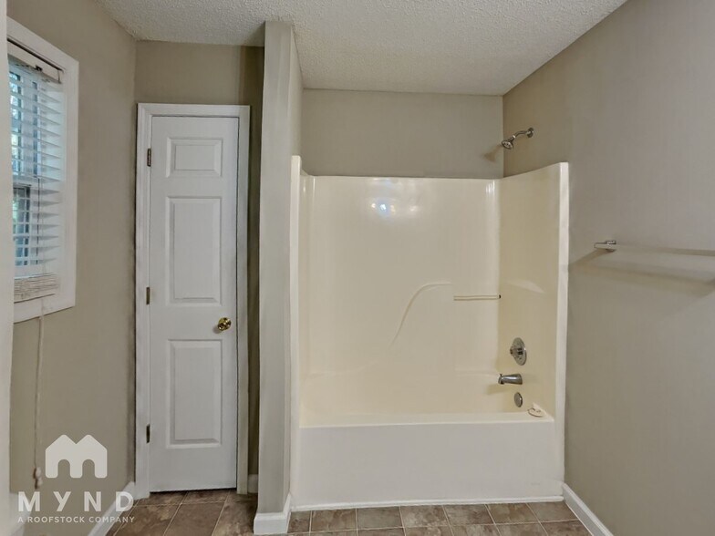 Building Photo - 107 Huntington Ct