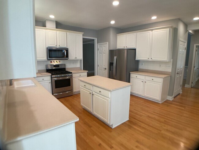 Building Photo - Absolutely Stunning Rare Rental in Hope Va...