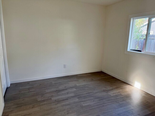 Building Photo - 220 S K St