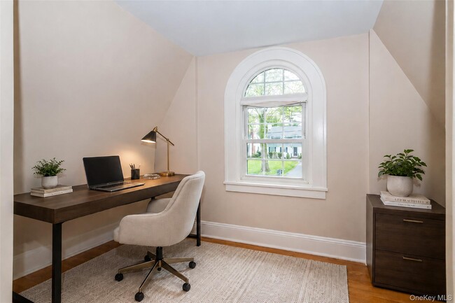 Building Photo - 17 Bonnett Ave