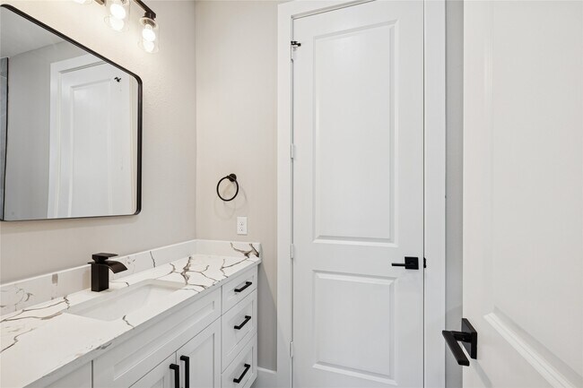 Building Photo - 2602 Martinas Ct