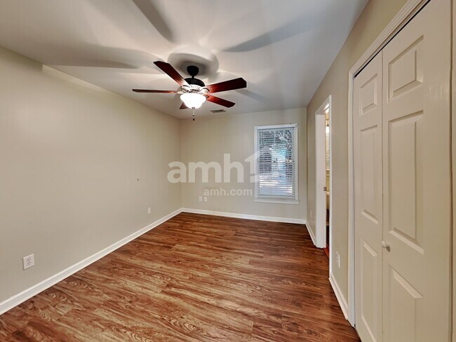 Building Photo - 2011 Aldbury Ln