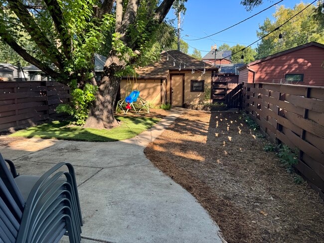 Building Photo - 2417 23rd Ave S