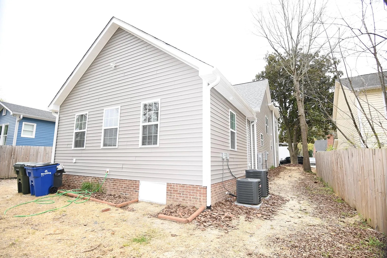 Building Photo - Room in House on S Person St