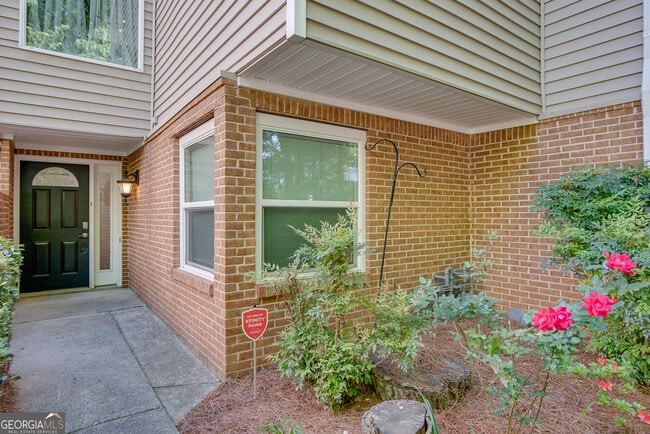 Building Photo - 46 Dunwoody Springs Dr