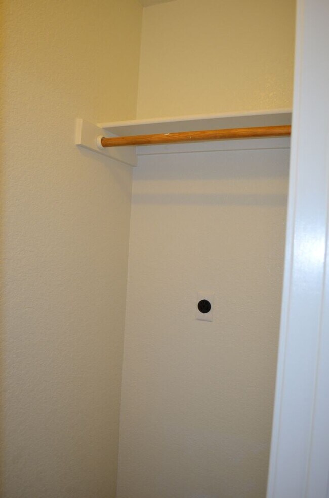 Building Photo - 2208 Wildewood Dr