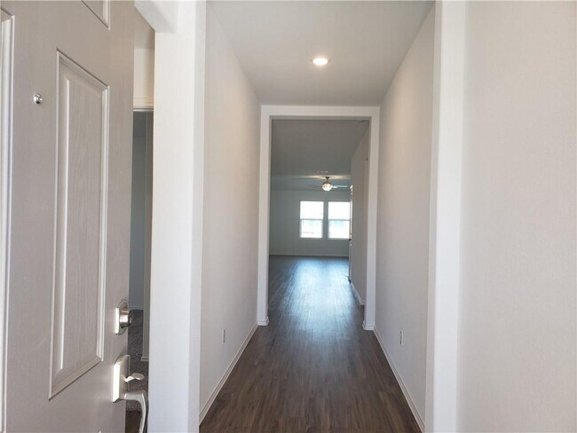 Building Photo - 104 Mountain Maple St