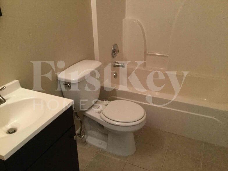 Building Photo - 200 Fairview Chase Rd