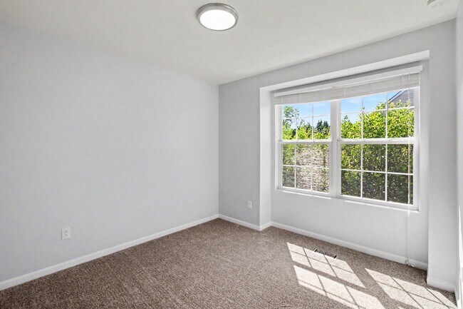 Building Photo - 44510 Ellery Ln