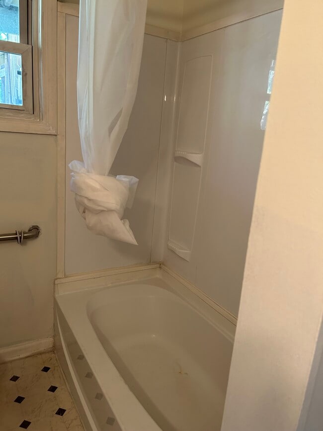Bethtub - 518 N Black Horse Pike