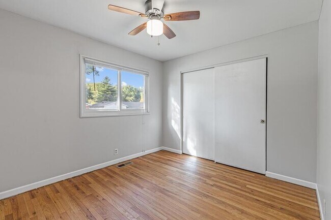 Building Photo - 3280 Brookshire Dr