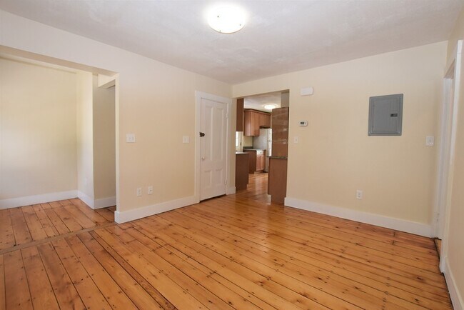 Building Photo - 25 Sawin St