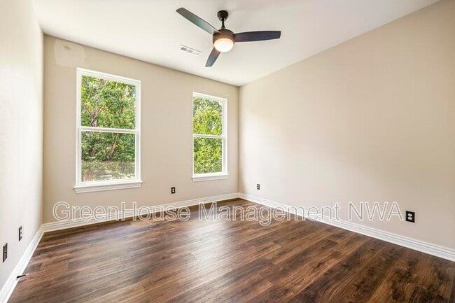 Building Photo - 6 Lyneham Ln