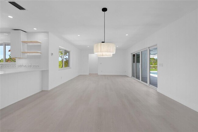 Building Photo - 9125 SE Karin St