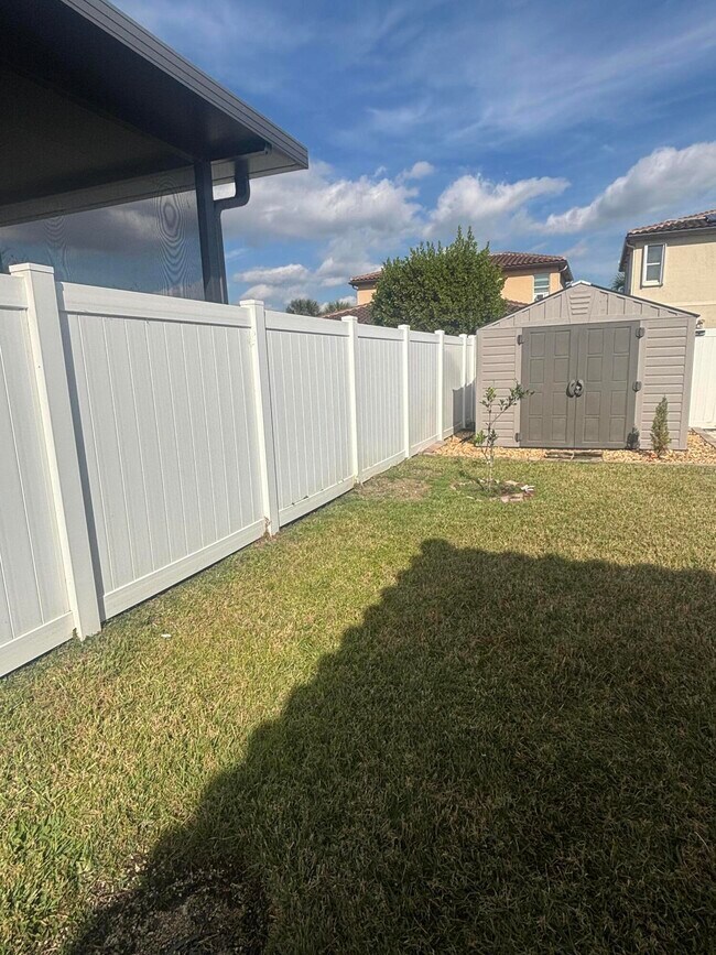 Building Photo - 8010 NW Greenbank Cir