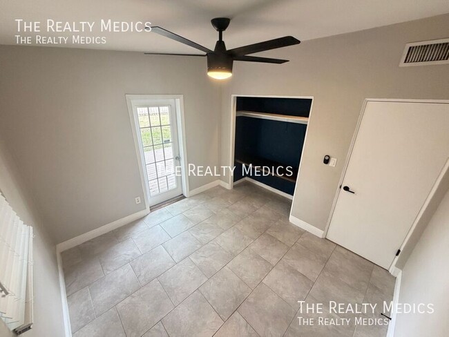 Building Photo - 3612 Surrey Dr