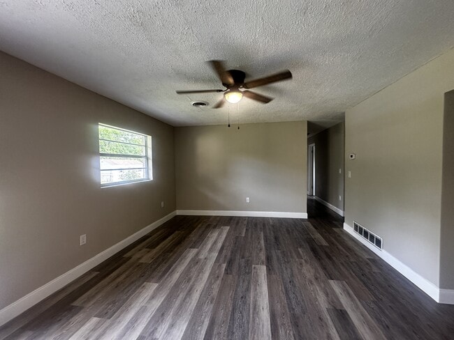 Building Photo - 3700 SE 34th Ct
