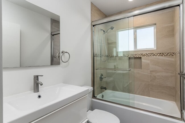 Building Photo - 15439 Vose St