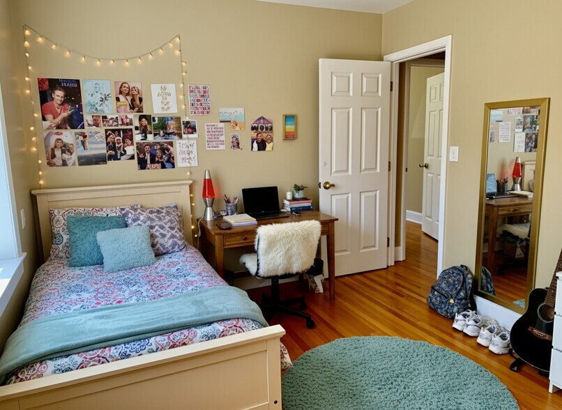 Building Photo - 72 Egmont St