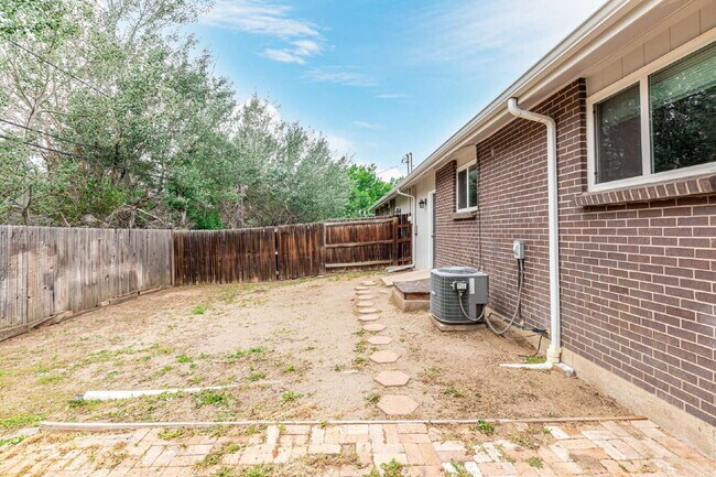 Building Photo - Lovely Two Bed one bath in Arvada for rent