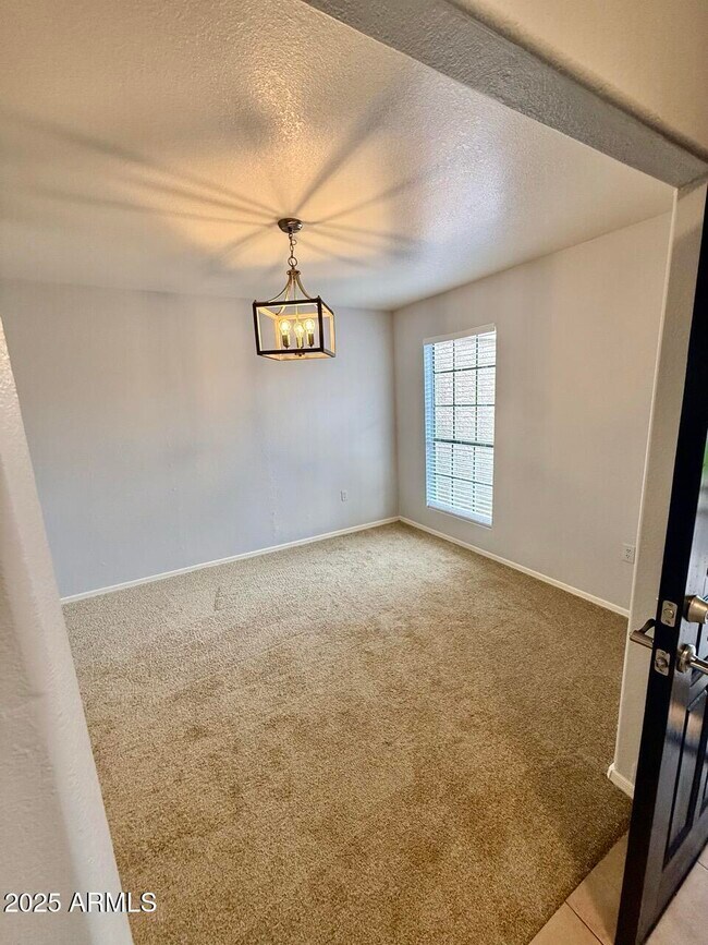 Building Photo - 646 N Cobblestone St