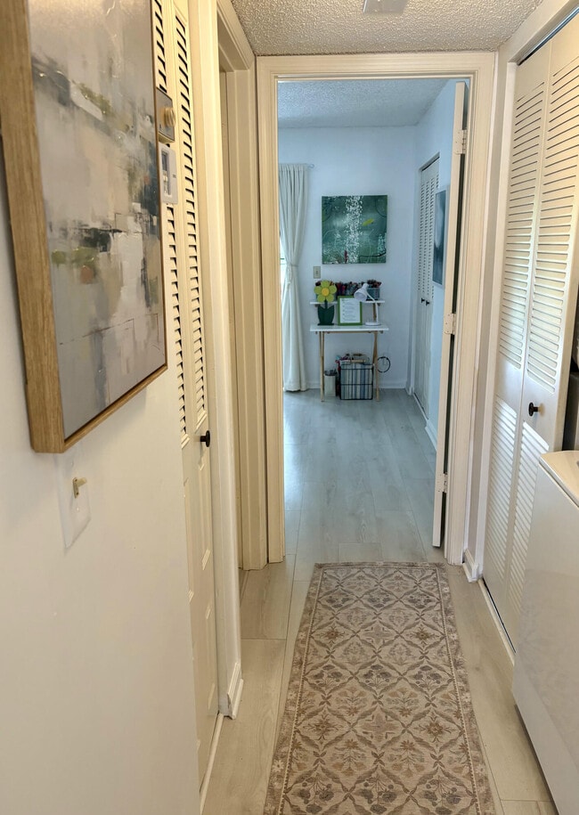 Building Photo - 540 SW South River Dr