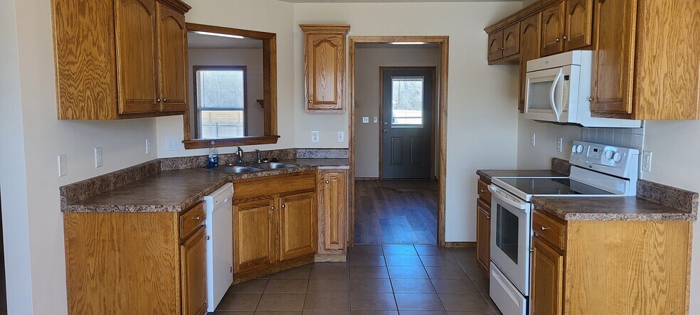 Building Photo - 211 Pheasant