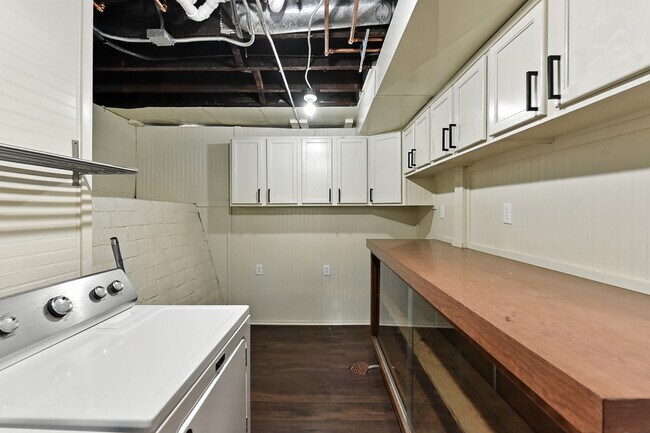 Building Photo - 2965 Harris Street