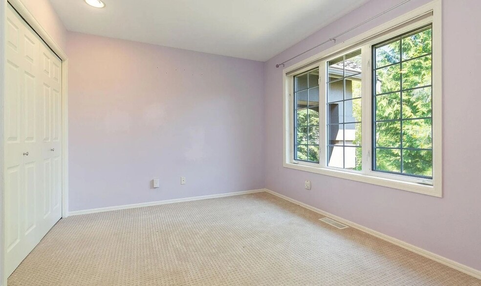 Building Photo - 16759 SE 48th Pl