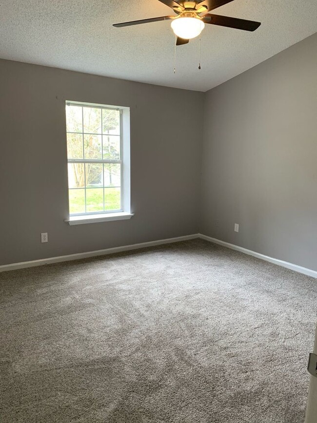 Building Photo - Spectacular Freshly Renovated 2 Bedroom 2 ...