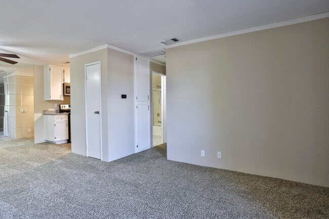 Building Photo - 2820 N Arcadia Ct