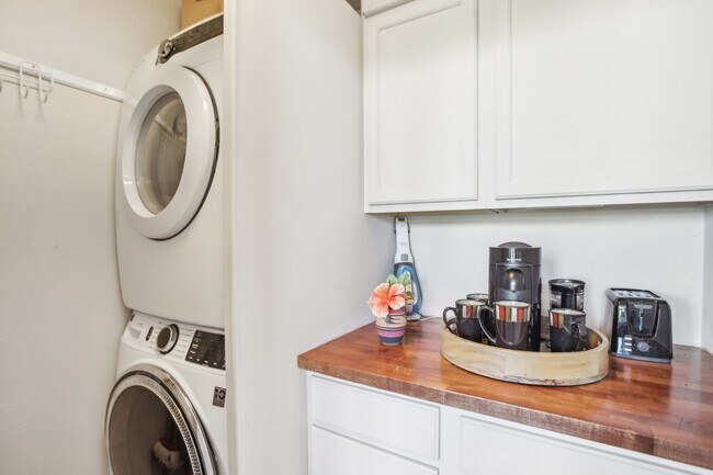 Building Photo - 300 San Gabriel Village Blvd