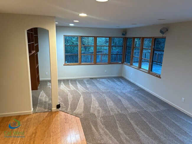 Building Photo - $4,595 - Large Gorgeous 3/2 Tri-Level Home with Beautiful Views in Gilroy near Wineries